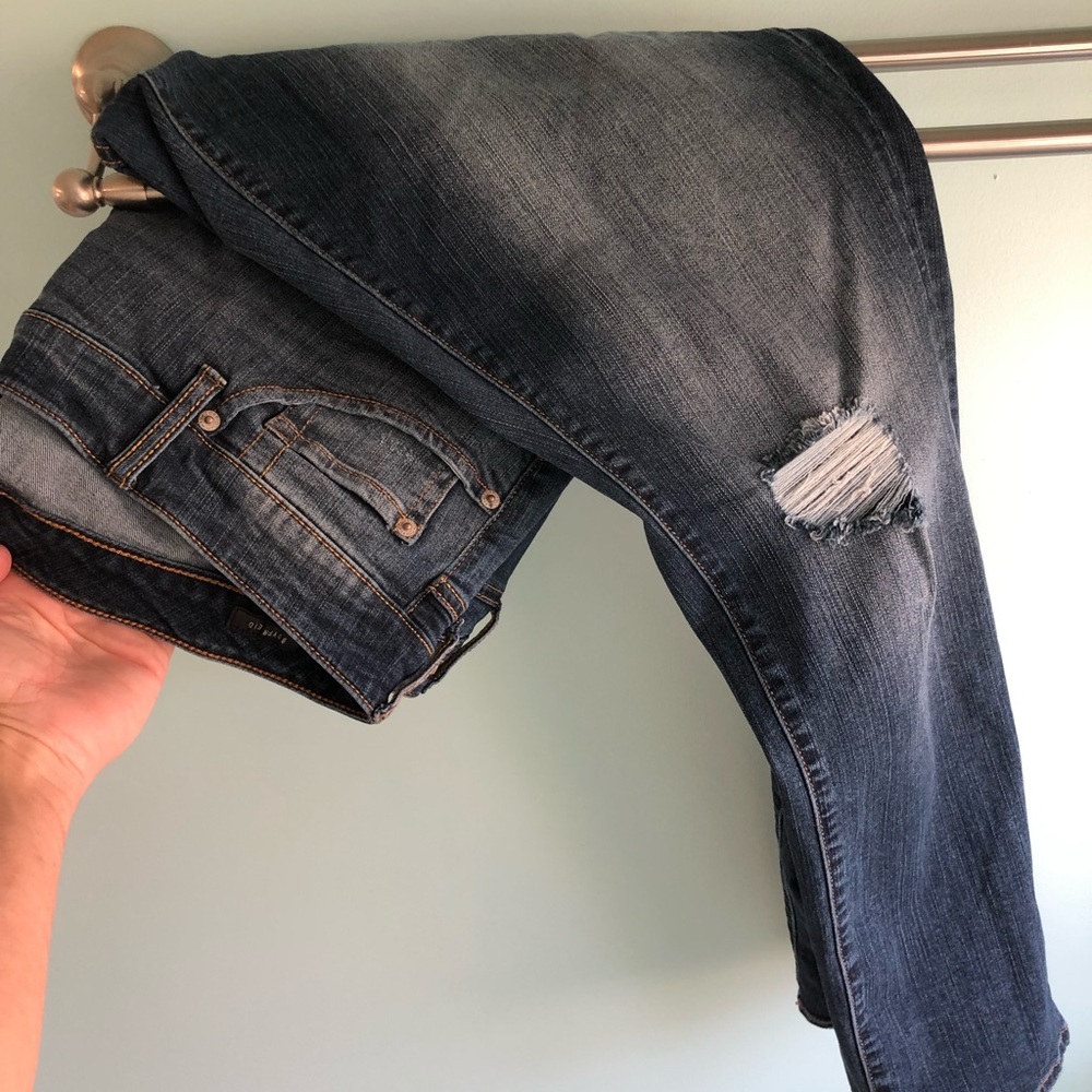 Distressed boyfriend jeans